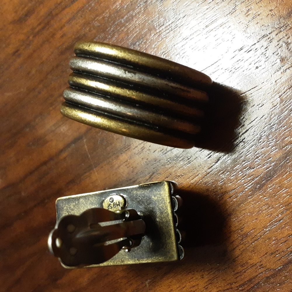 Marjorie Baer Vintage Clip on Earrings - Picture 5 of 5